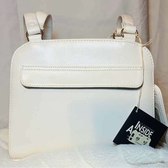 Liz Claiborne Handbags - Liz Claiborne White Shoulder Bag
